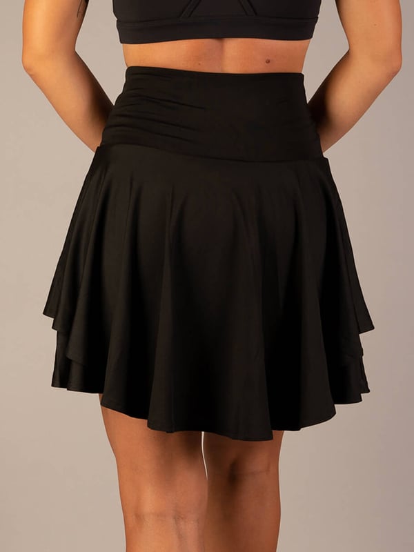 Versatile Performance Skirt with Convenient Pockets