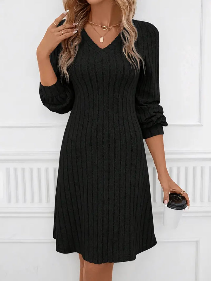 Isaura - Chic V-Neck Ribbed Dress